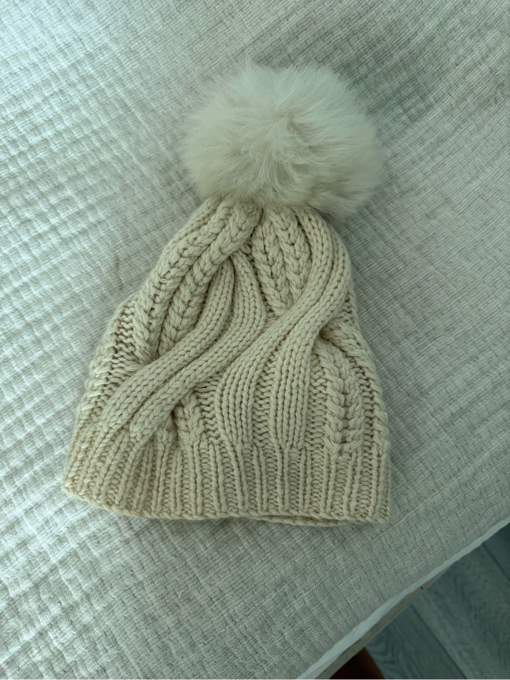Club Monaco Cashmere Cable Knit Pom Beanie - Cream